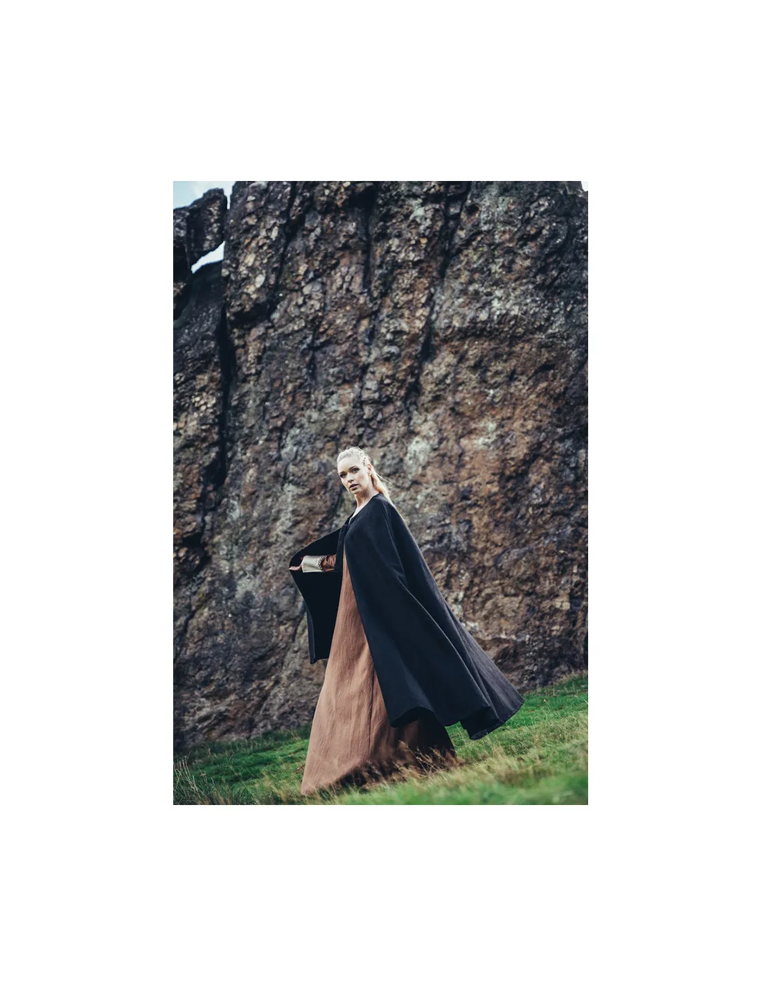 Cape médiévale sans capuche modèle Kuno, couleur noire ⚔️ Boutique Épées