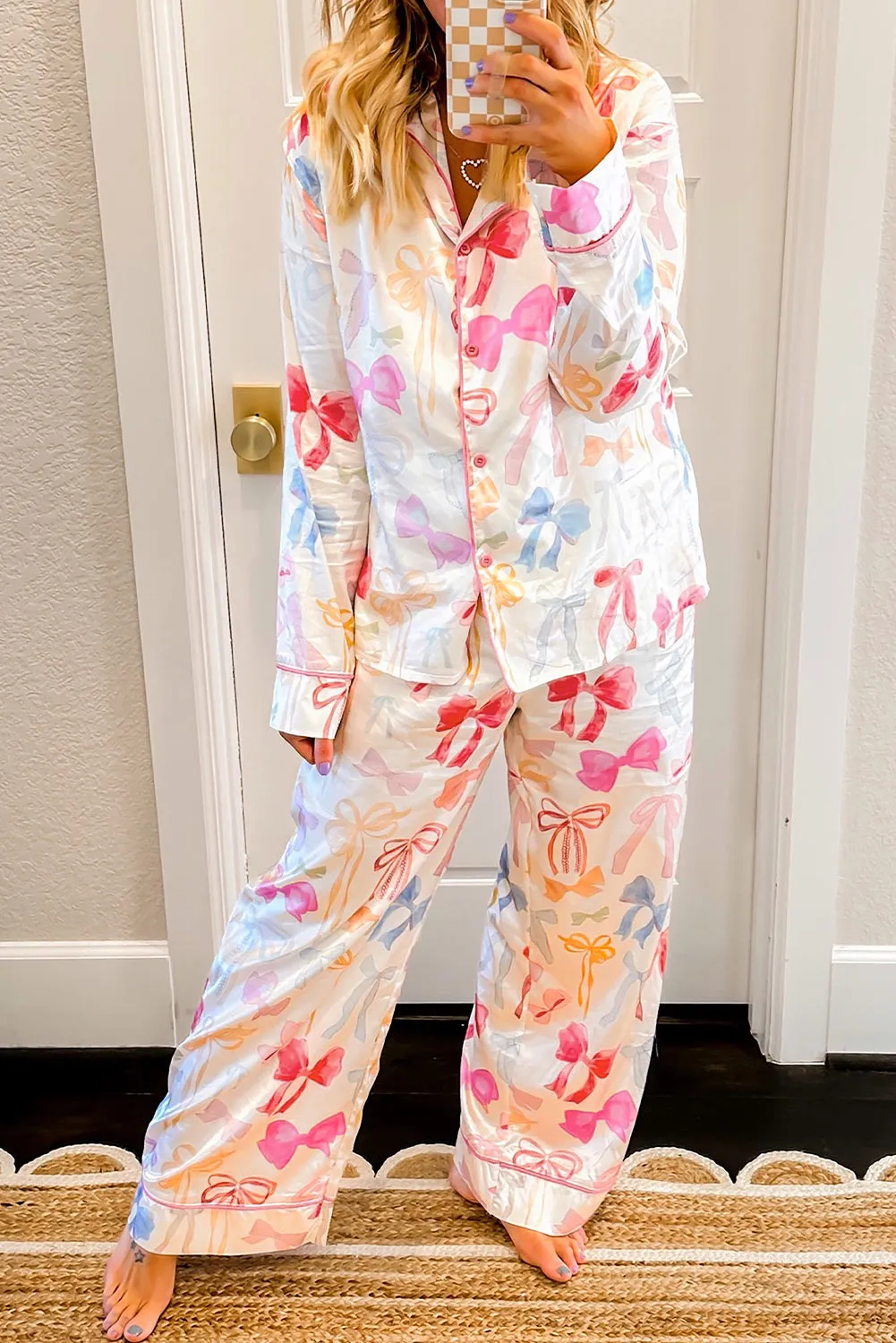 Ensemble de pyjama en satin à jambes larges et col à revers imprimé nud papillon blanc
