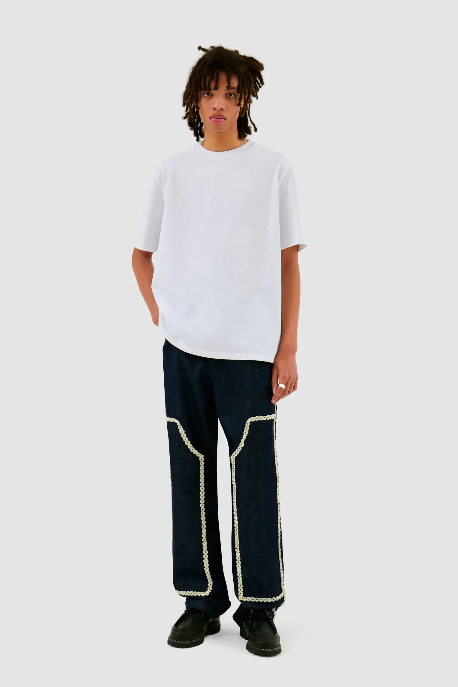 Pantalon en denim à bordures fleuries
