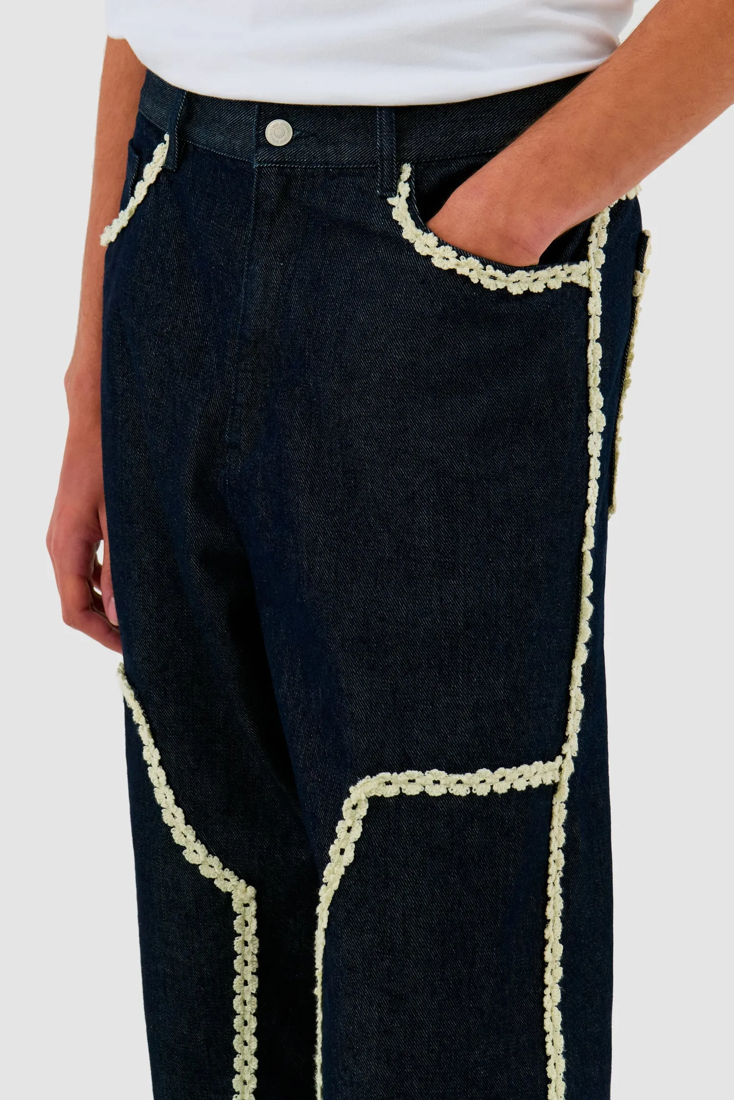 Pantalon en denim à bordures fleuries