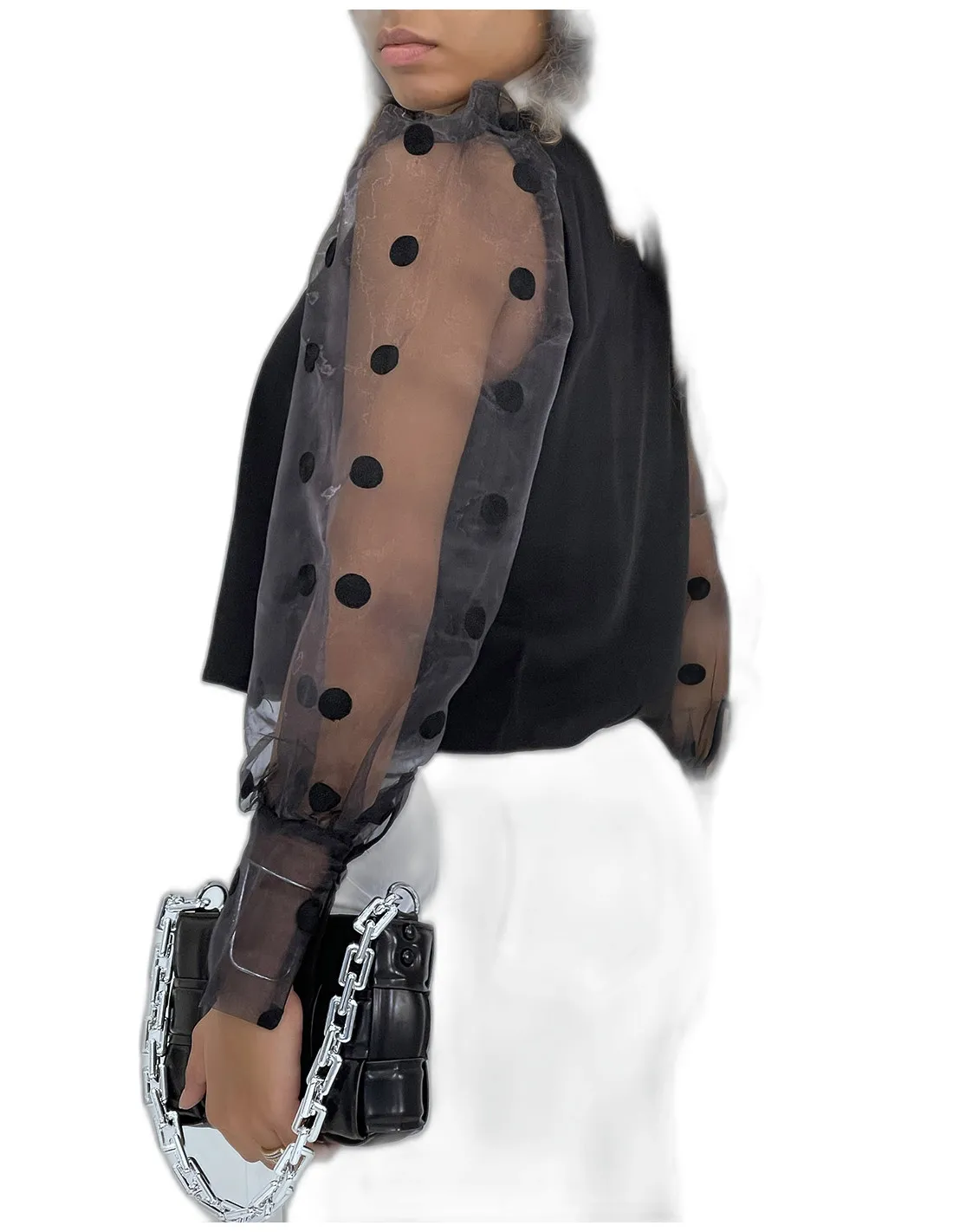 Petite blouse noire à manches ballons
