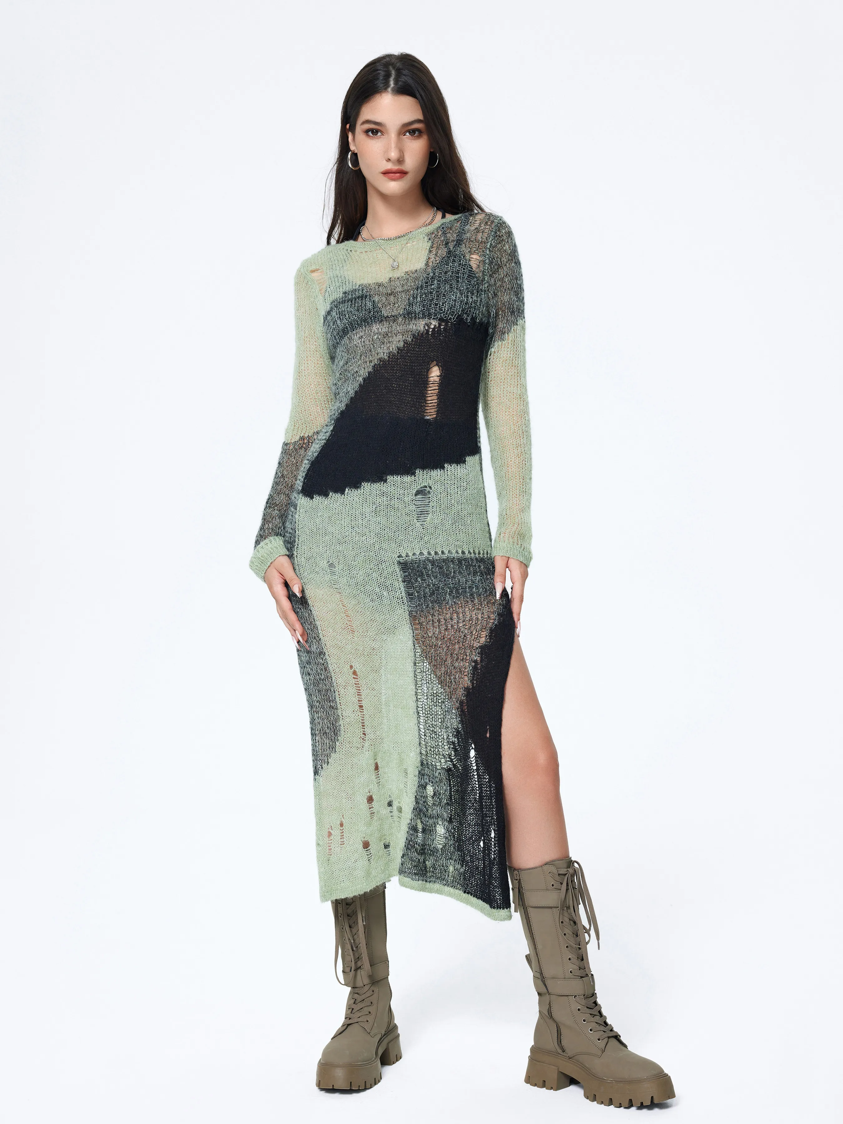  Robe mi-longue en maille patchwork déchirée