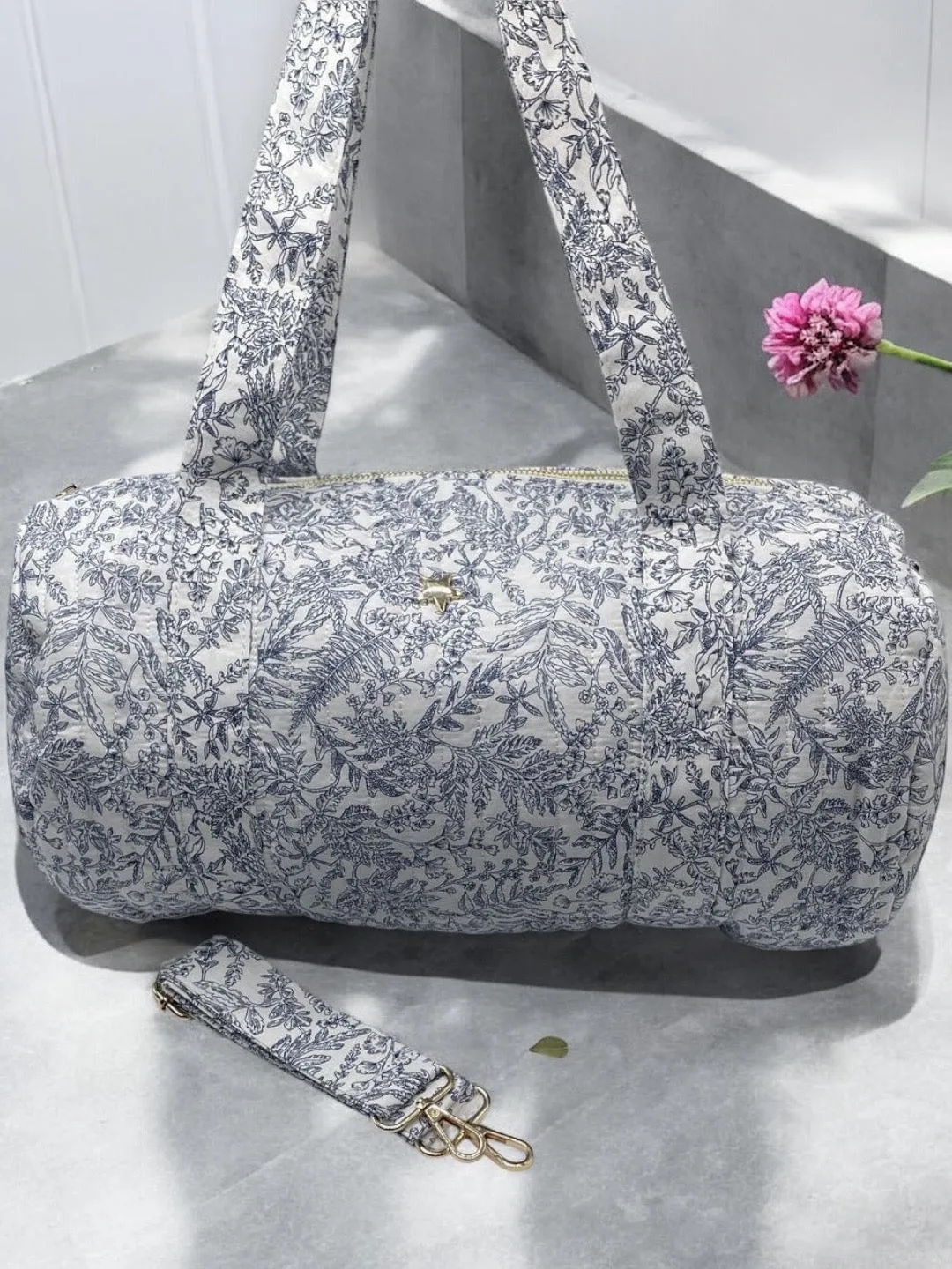 Sac polochon coton matelassé toile de jouy bleu