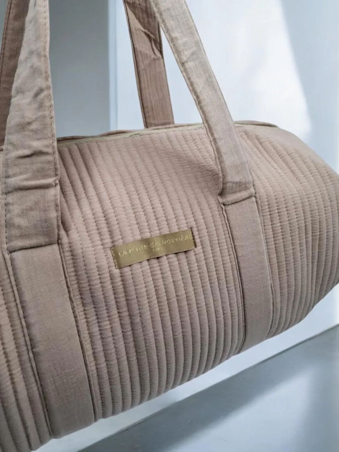 Sac polochon en coton matelassé beige 'La ptite cachotiere'